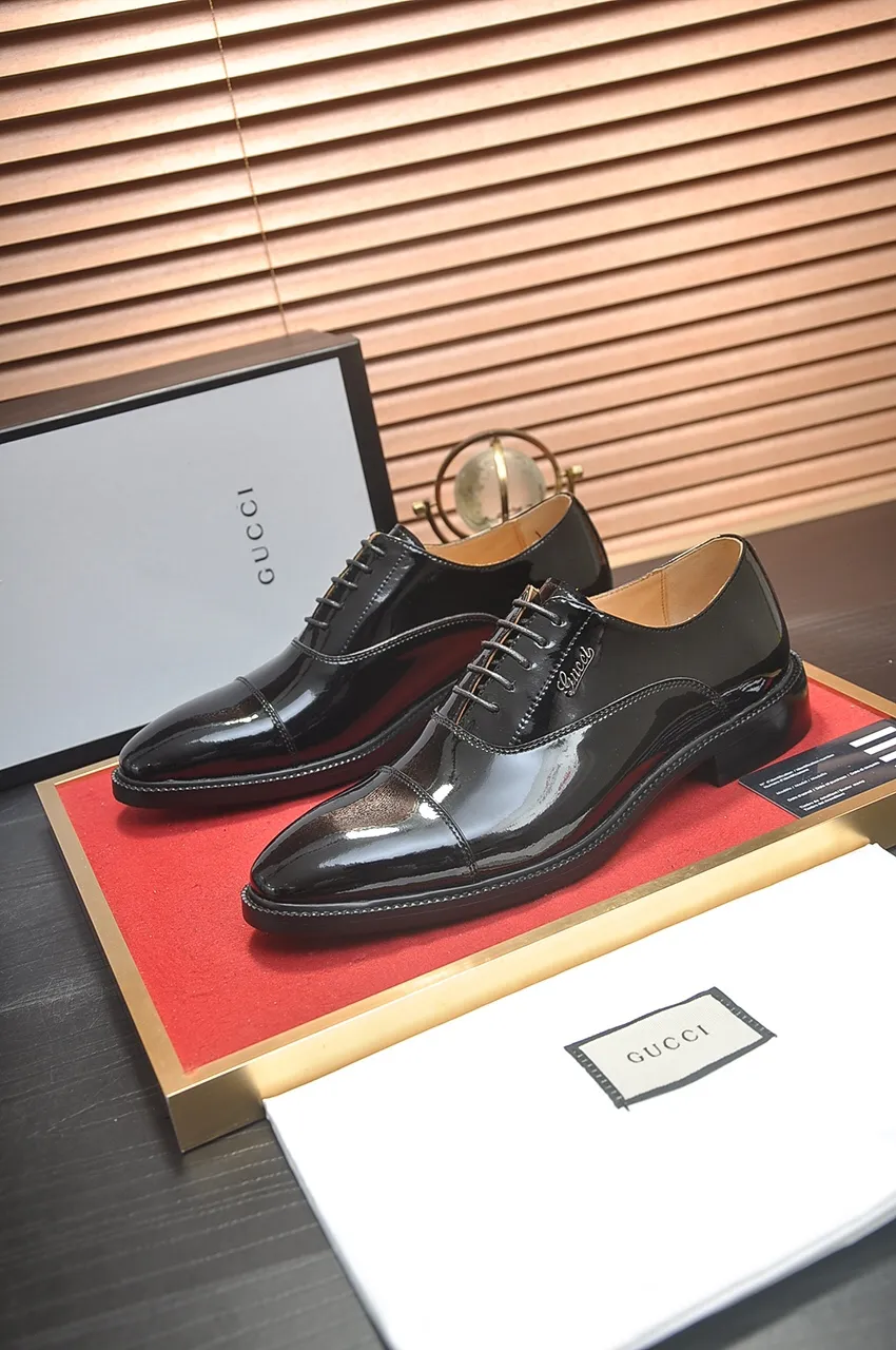 Men's shoes💰500💶Italy's top luxury men's shoe giant (GUCCI) (Gucci) (full cowhide lining) new arrival🍃Original European style🔰 Pleasant to the eye😍In order to make the shoes more durable and non-deformable🌀The production continues to follow traditional methods but there is still no lack of innovation💪Choose original sheepskin for the leather♻️ Smooth and natural And extra bright ⭐Made of imported cowhide, the first choice of rich people 38-45 (45 customized)